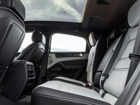 New 2026 Porsche Cayenne Coupe image 37