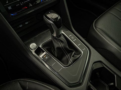 Used 2023 Volkswagen Tiguan SE w/ Panoramic Sunroof Package image 35