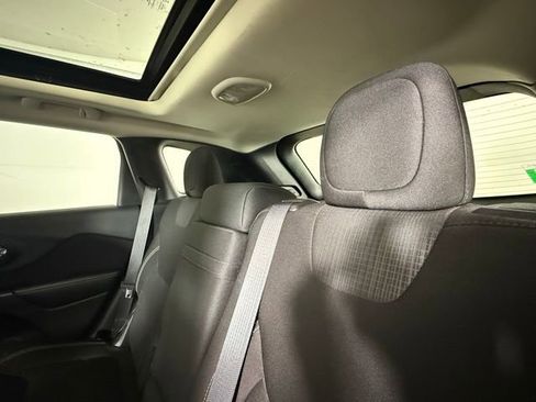 Used 2015 Jeep Cherokee Latitude w/ Comfort/Convenience Group image 29