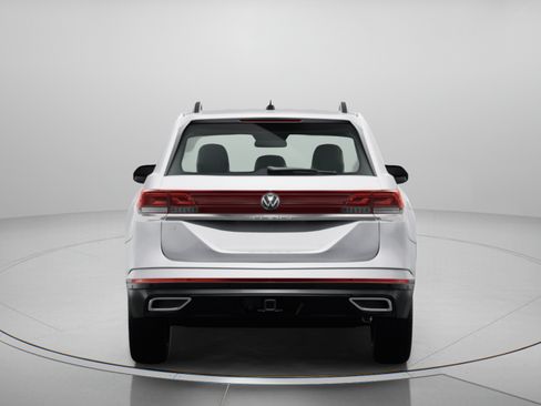 Used 2024 Volkswagen Atlas SE FWD image 3