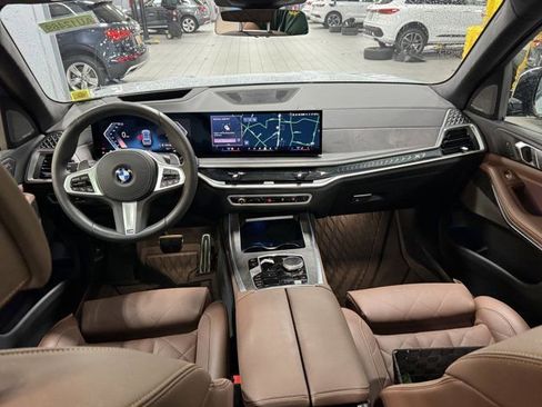 Used 2025 BMW X7 xDrive40i w/ M Sport Package AWD/4WD image 11