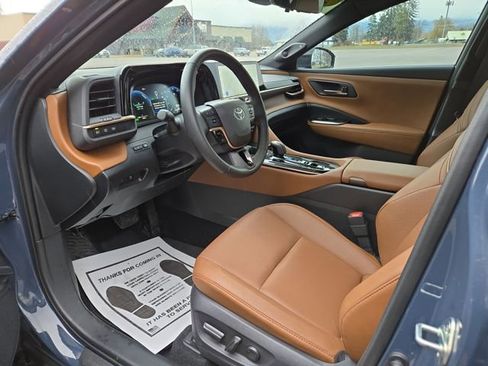 Used 2025 Toyota Crown Signia image 12