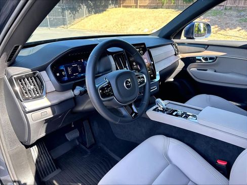 Used 2026 Volvo XC90 B6 Plus w/ Protection Package Premier AWD/4WD image 17