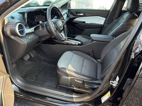 Used 2024 Chevrolet Trax LT w/ Driver Confidence Package FWD image 16