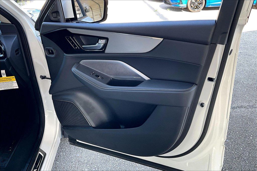 Certified 2026 Acura MDX w/ Technology Package FWD image 24