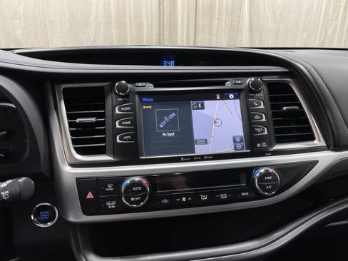Used 2019 Toyota Highlander SE AWD/4WD image 12