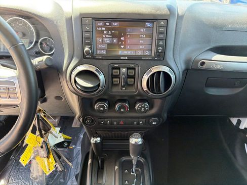 Used 2018 Jeep Wrangler Unlimited Sahara AWD/4WD image 18