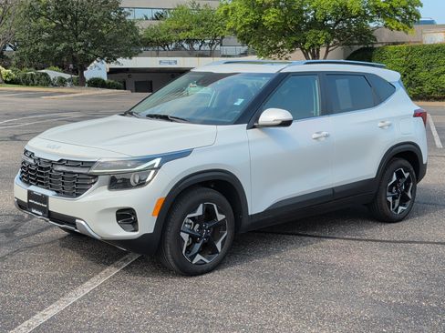 Certified 2024 Kia Seltos EX AWD/4WD image 2
