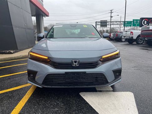 Used 2024 Honda Civic Touring image 2