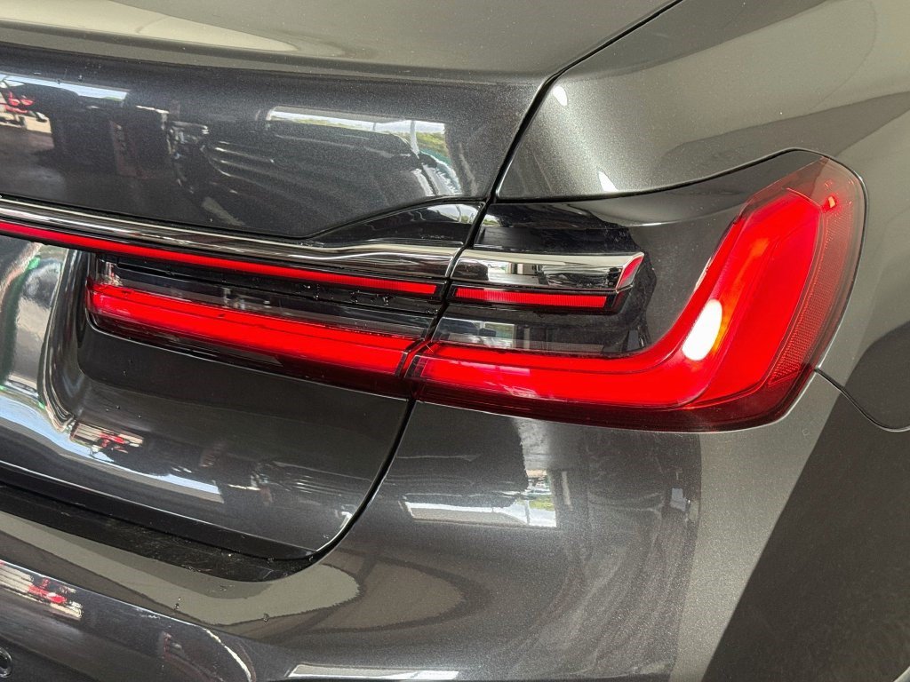 Used 2022 BMW 740i RWD image 33