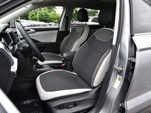 New 2026 Volkswagen Taos SE FWD image 18