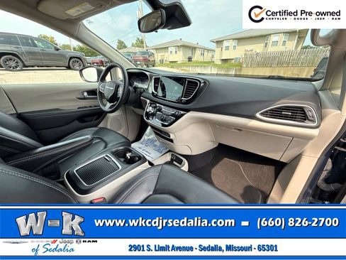 Certified 2023 Chrysler Pacifica Touring-L FWD image 34