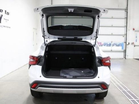 New 2026 Chevrolet Trax LT w/ Driver Confidence Package FWD image 21