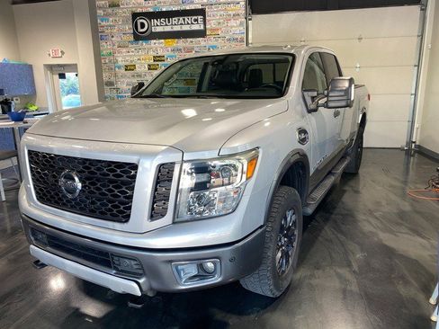 Used 2016 Nissan Titan PRO-4X w/ Pro-4x Convenience Package AWD/4WD image 5