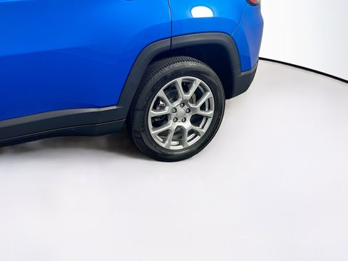 Used 2022 Jeep Compass Latitude w/ Sun and Sound Group AWD/4WD image 29
