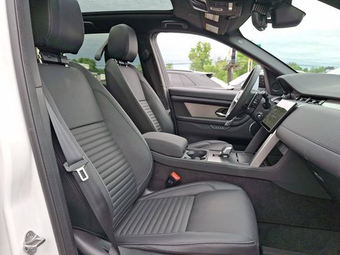 Certified 2025 Land Rover Discovery Sport Dynamic SE AWD/4WD image 29
