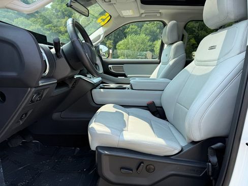 Used 2025 Ford Expedition Max Platinum w/ Driver's Package AWD/4WD image 23