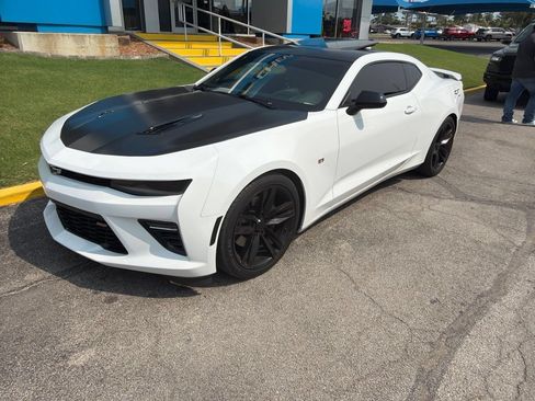 Used 2016 Chevrolet Camaro SS RWD image 4