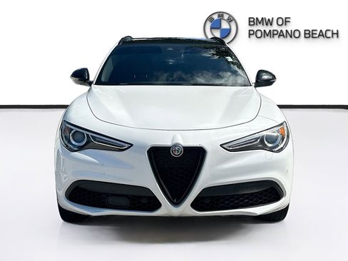 Used 2022 Alfa Romeo Stelvio Veloce AWD/4WD image 2