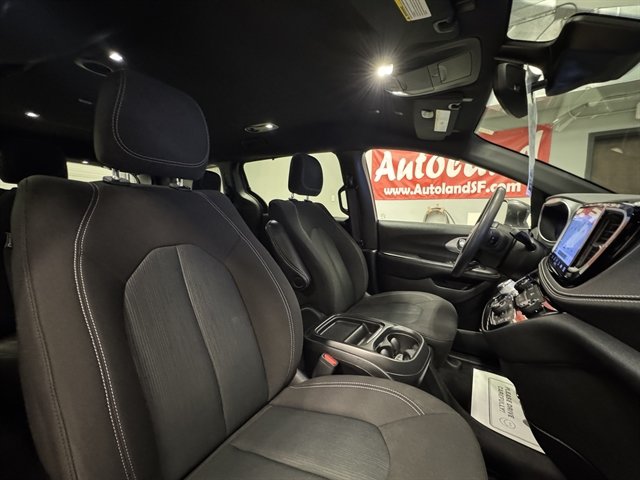 Used 2022 Chrysler Pacifica Touring AWD/4WD image 12