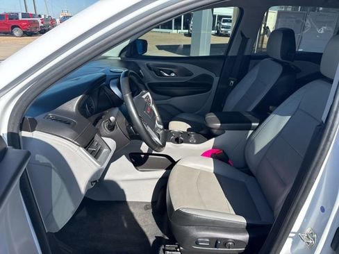 Used 2024 GMC Terrain SLT image 11