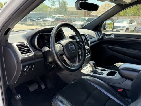 Used 2017 Jeep Grand Cherokee Altitude AWD/4WD image 13