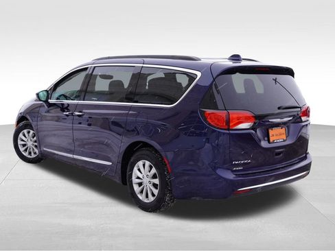 Certified 2017 Chrysler Pacifica Touring-L image 7