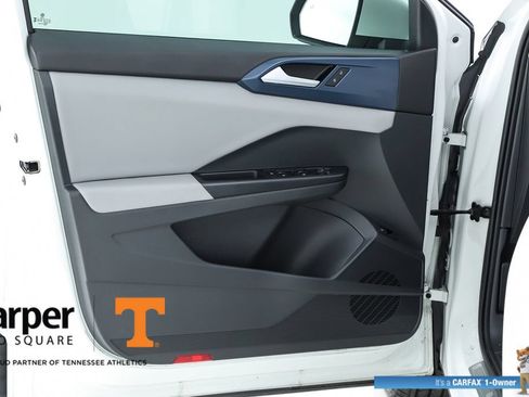 Used 2023 Volkswagen Taos SE w/ Panoramic Sunroof Package FWD image 56