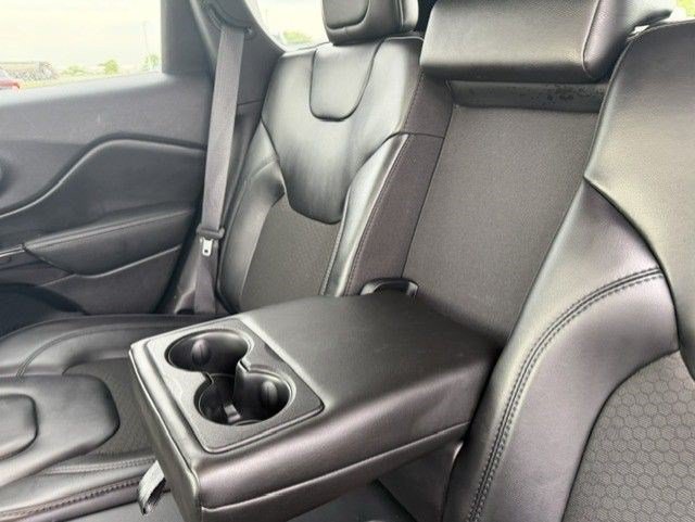 Used 2021 Jeep Cherokee Latitude Plus AWD/4WD image 24