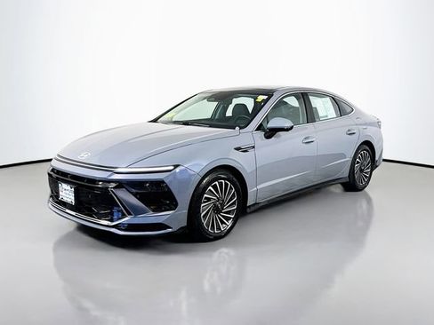 Used 2024 Hyundai Sonata Limited FWD image 2