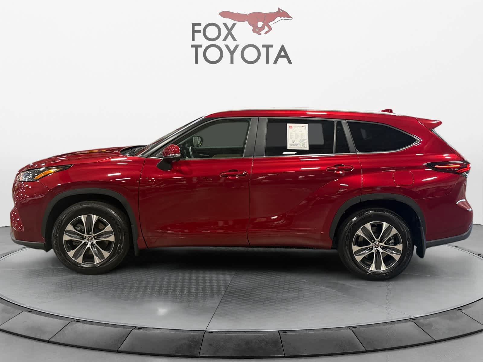 Used 2025 Toyota Highlander XLE AWD/4WD image 3