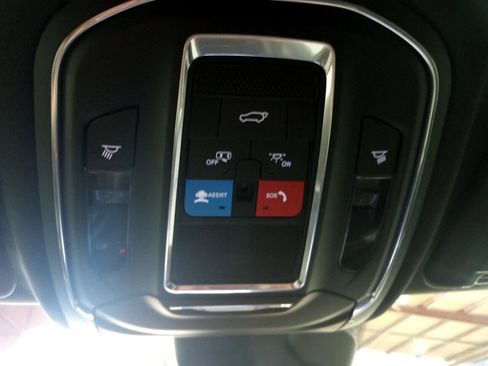 Used 2024 Jeep Grand Cherokee Altitude image 23