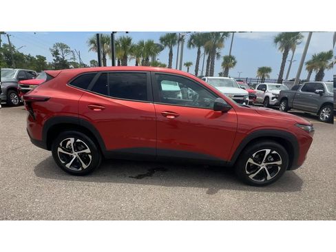 Used 2024 Chevrolet Trax RS w/ Driver Confidence Package FWD image 9