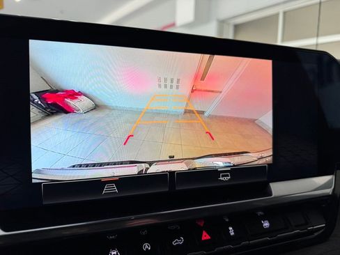 Certified 2023 GMC Sierra 1500 SLT w/ SLT Premium Package image 21