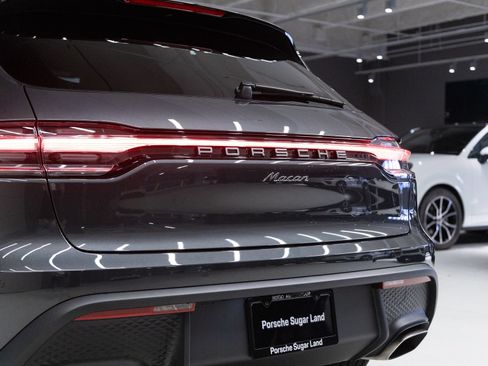 Certified 2026 Porsche Macan AWD/4WD image 32