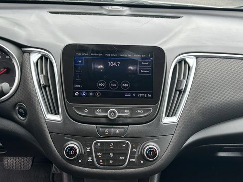 Used 2020 Chevrolet Malibu LT FWD image 14