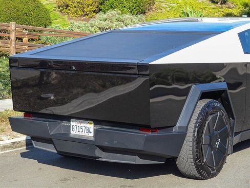 Used 2024 Tesla Cybertruck AWD Crew Cab image 13