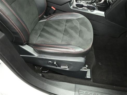 Certified 2018 Ford Explorer XLT w/ Equipment Group 202A image 32