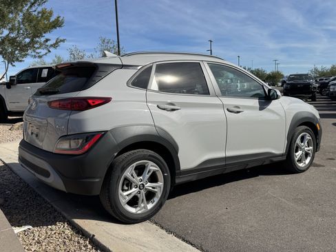 Used 2022 Hyundai Kona SEL w/ Convenience Package image 3