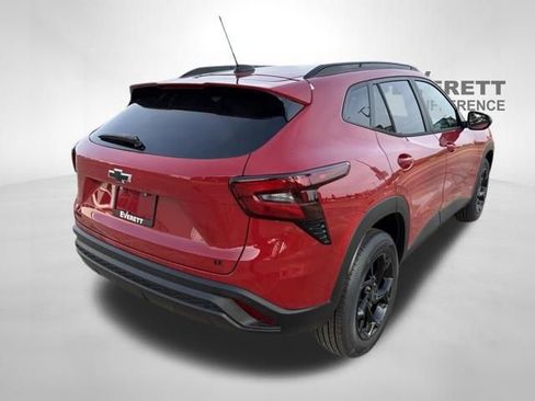 New 2026 Chevrolet Trax LT w/ Sunroof Package FWD image 7