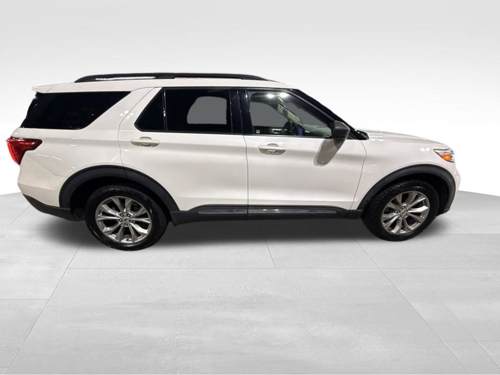 Used 2020 Ford Explorer XLT w/ Equipment Group 202A AWD/4WD image 8