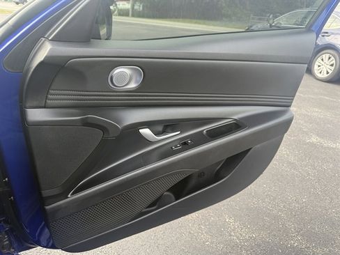 Used 2023 Hyundai Elantra SEL w/ Convenience Package image 38