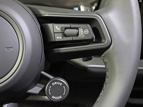 Certified 2025 Porsche Cayenne AWD/4WD image 25