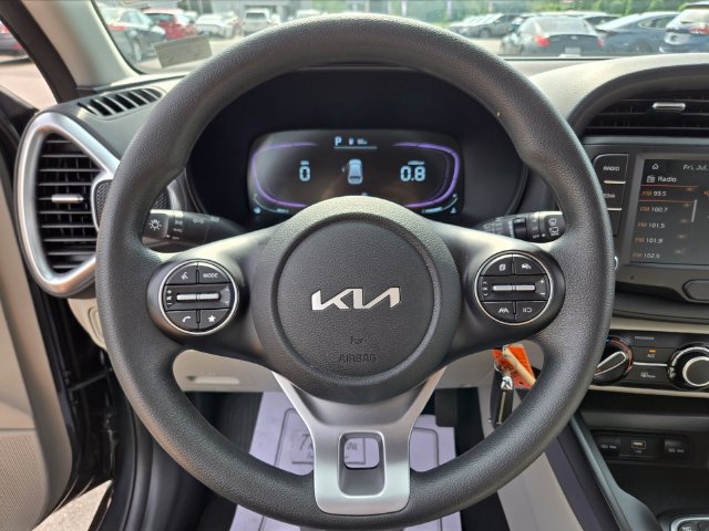 Used 2025 Kia Soul LX w/ LX Technology Package FWD image 29