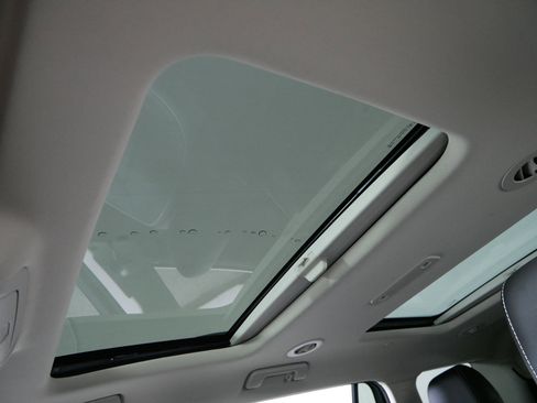 Used 2022 GMC Acadia Denali w/ Denali Technology Package image 29