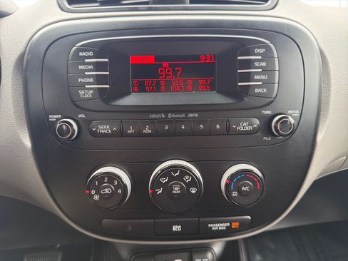 Used 2016 Kia Soul FWD image 16