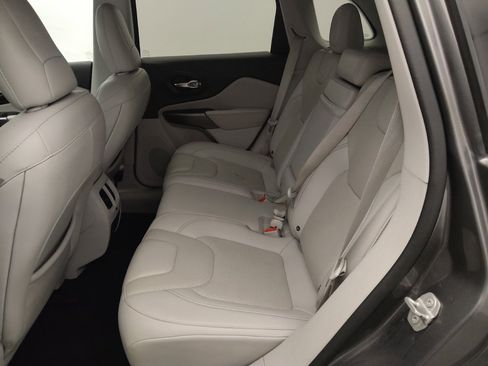 Used 2019 Jeep Cherokee Limited FWD image 18