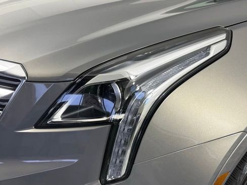 Used 2018 Cadillac XT5 Luxury w/ Driver Awareness Package AWD/4WD image 12