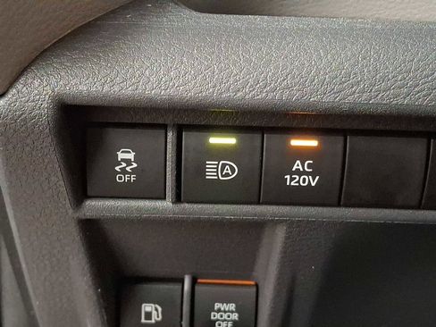 Used 2021 Toyota Sienna XLE w/ XLE Plus Package image 23