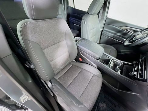 Used 2025 Chevrolet Traverse LT image 29